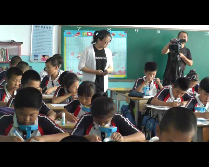 2.人教版数学四下《平移》全国一等奖