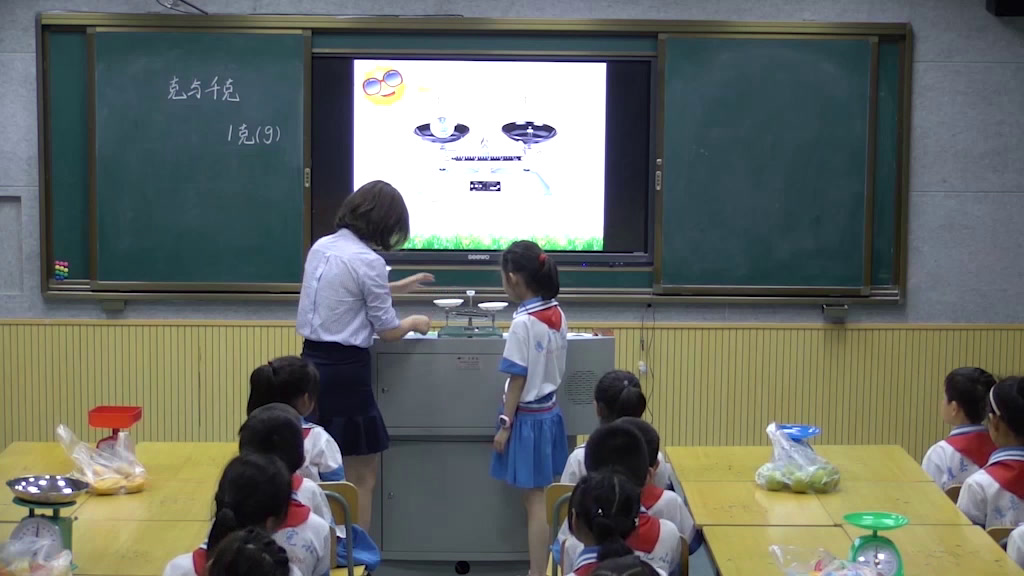 4.人教版数学二下《克和千克》湖南省一等奖