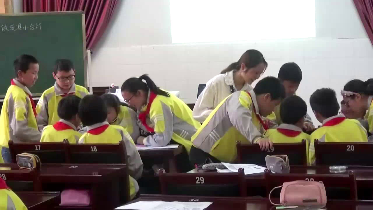2.人教版语文六下《8　看说明书做玩具小台灯》浙江省省级优课