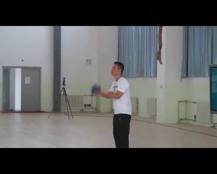 2.人教版体育七年级《正面双手垫球》国家级优质课