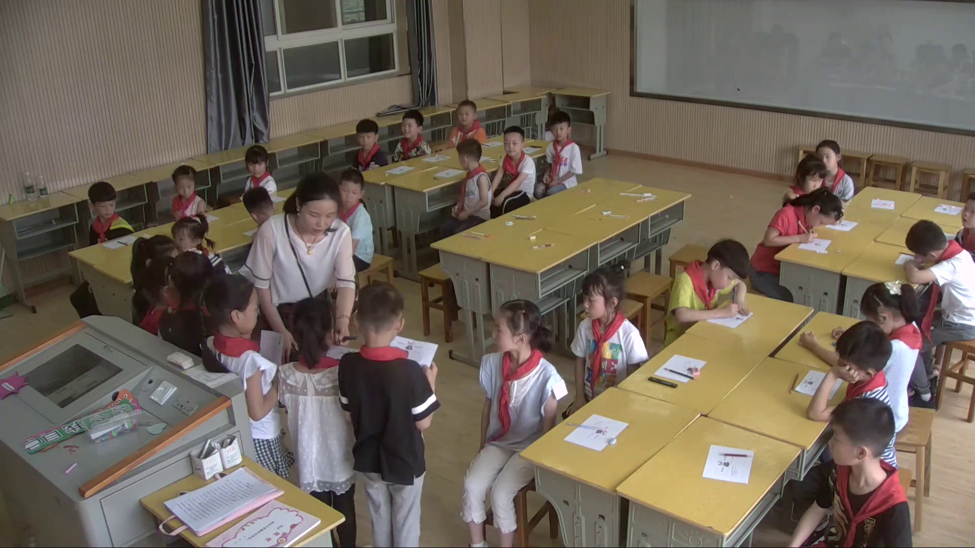 3.人教版道德与法治二下《16奖励一下自己》湖北省市级优课