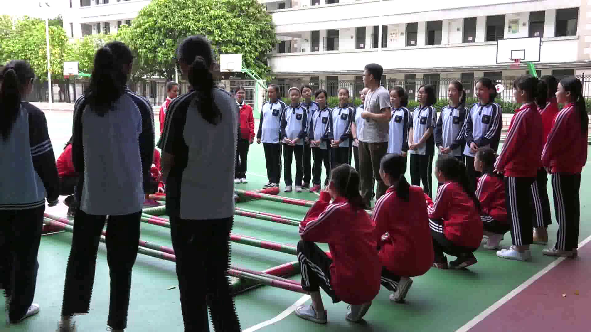 2.人教版体育八年级《竹竿舞》国家级优质课