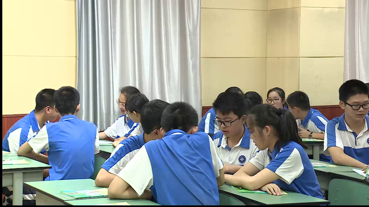 2.人教版体育八年级《学会与他人交往》国家级优质课