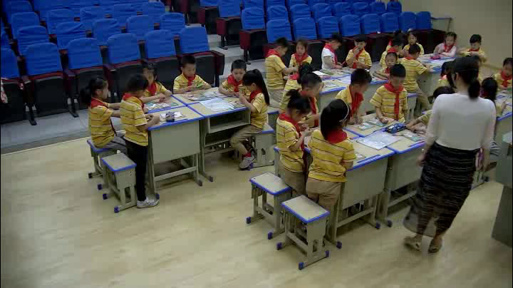 2.人教版道德与法治二下《12我的环保小搭档》湖北省省一等奖
