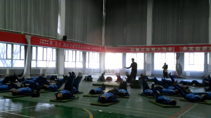 1.人教版体育九年级《组合动作1》内蒙古省级优课