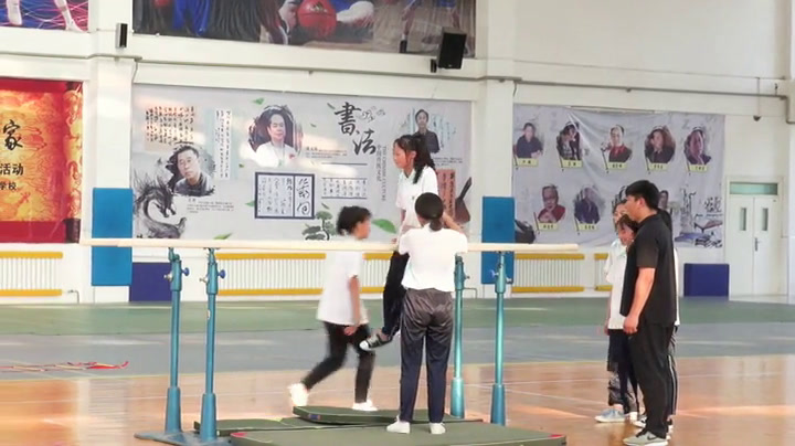 2.人教版体育九年级《支撑后摆挺身下》国家级优质课