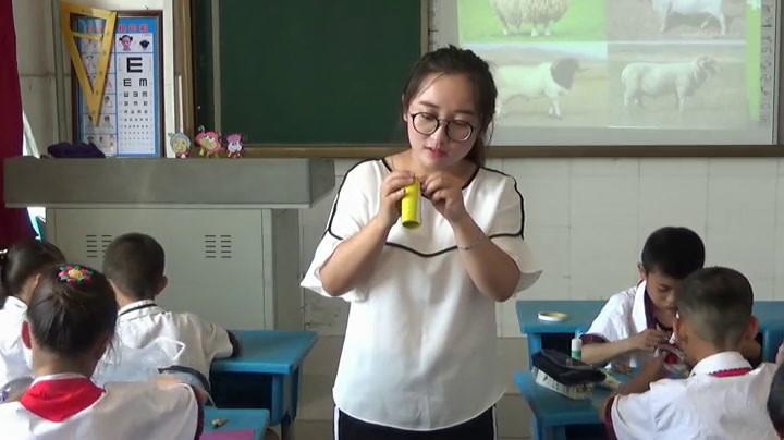 2.人美2011版美术三下《吉祥的小羊（内蒙古）》内蒙古县一等奖