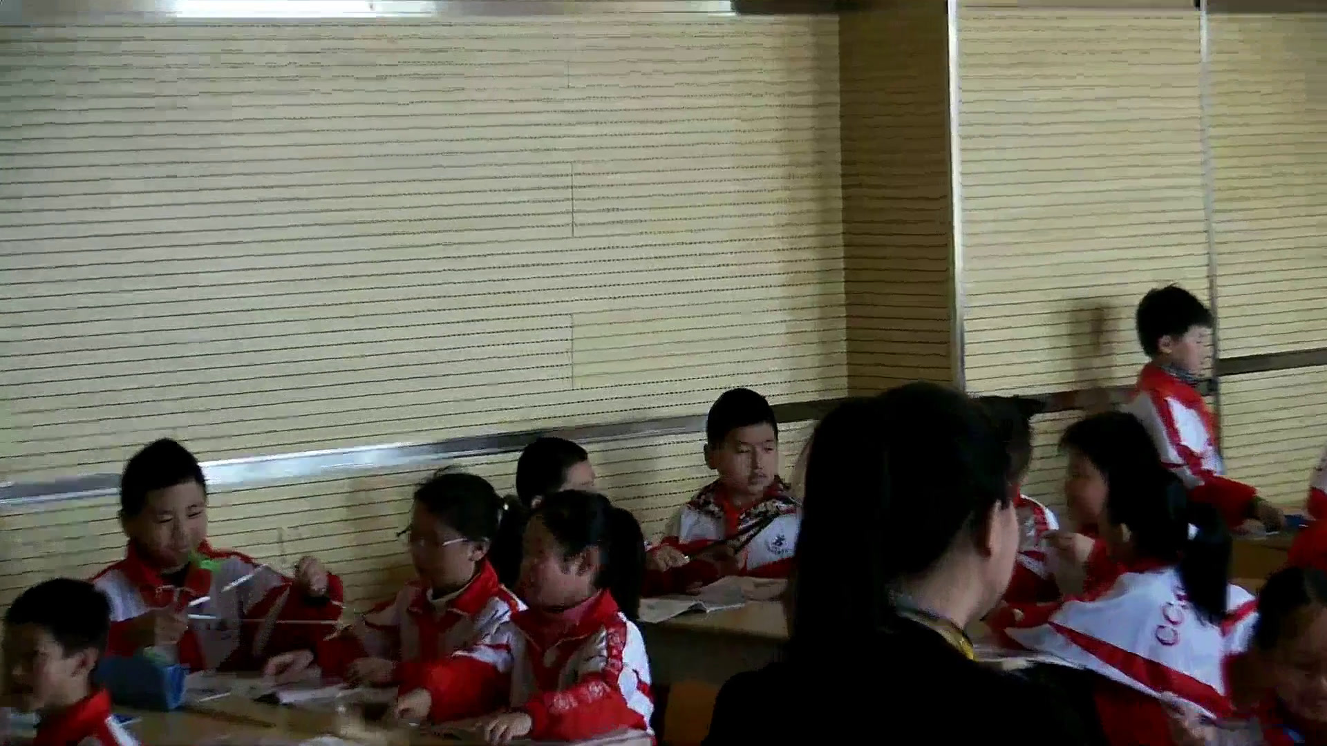 1.人美2011版美术四下《13、衣架的联想》吉林省省一等奖