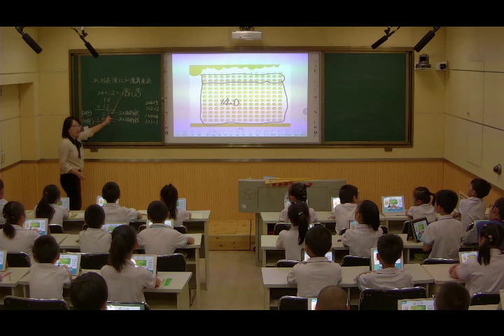 1.北师大数学三下《队列表演（二）》全国一等奖