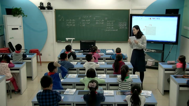 1.北师大数学三下《队列表演（一）》全国一等奖