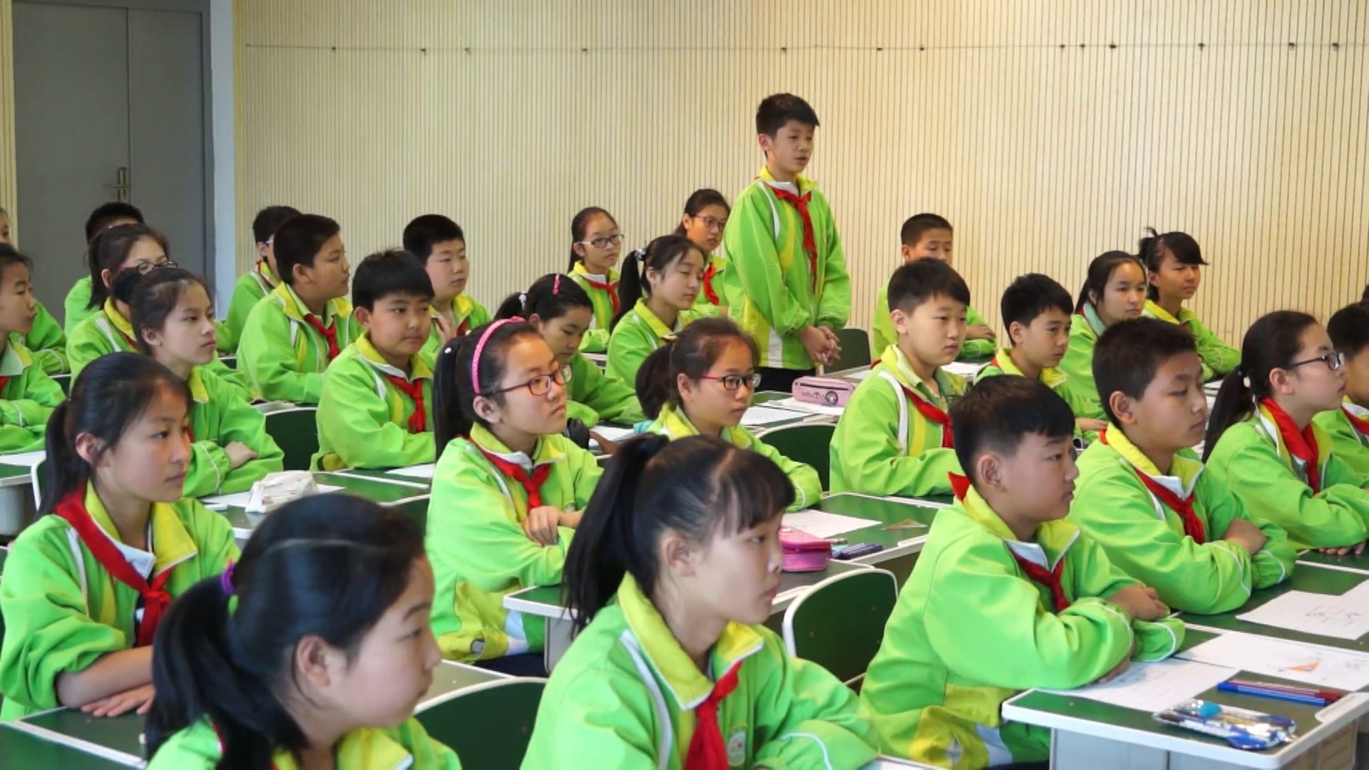 1.北师大数学六下《图形的旋转（二）》全国一等奖