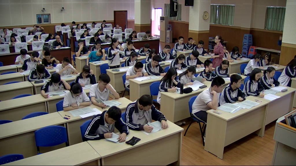 2.人教版语文必修1《心音共鸣　写触动…》广东省省一等奖