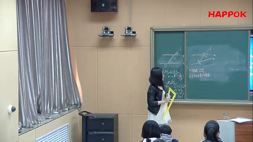 1.初中数学北师大2011版七下《利用内错角、同旁…》内蒙古省一等奖
