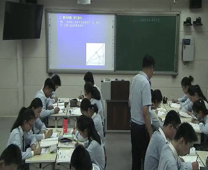 1.初中数学北师大2011版八下《三角形中的角平分线》全国一等奖