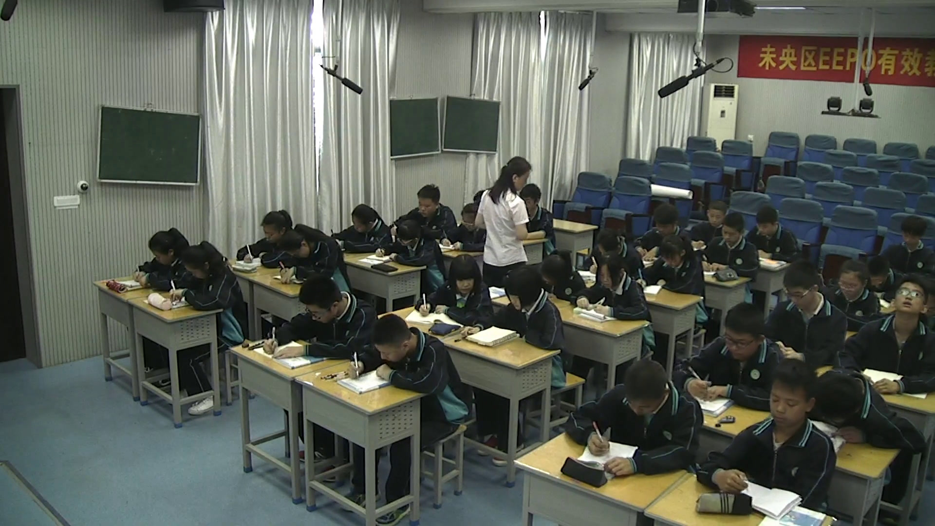 1.初中数学北师大2011版八下《三角形全等和等腰…》全国一等奖