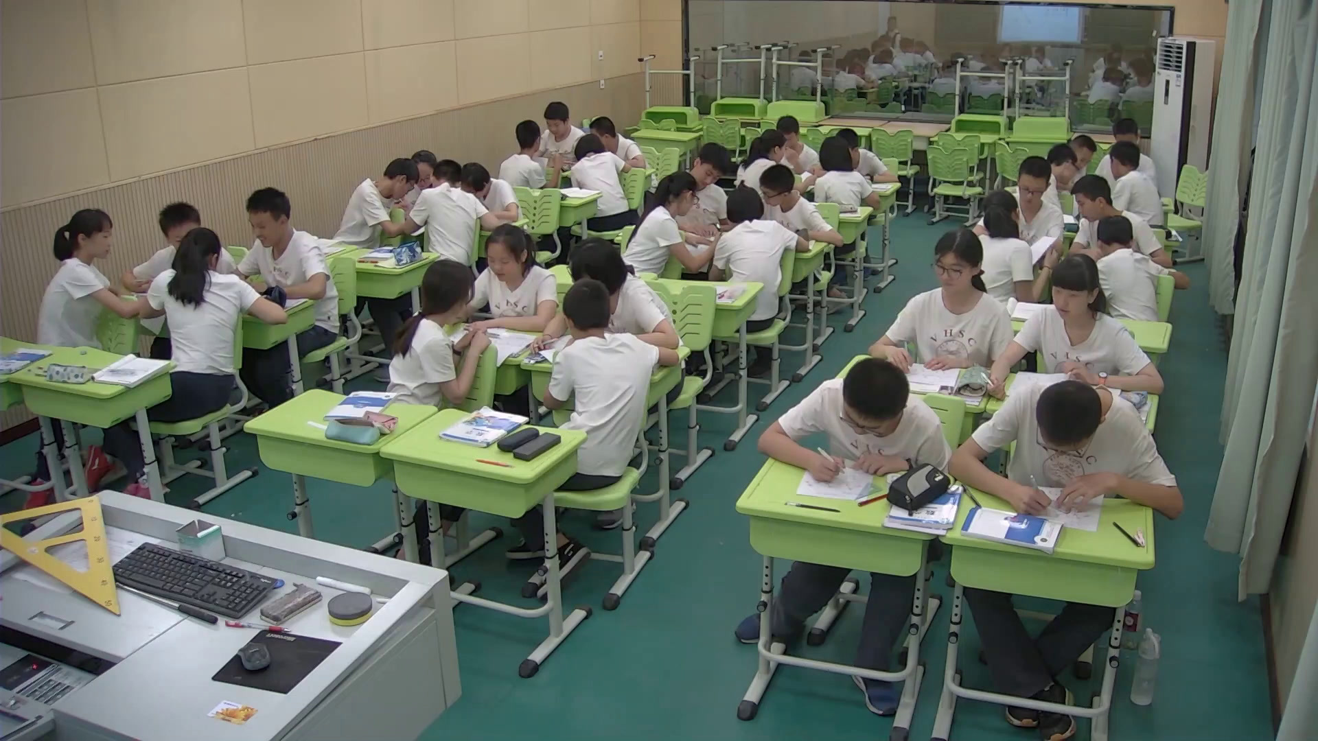 1.初中数学北师大2011版八下《多边形的外角和》全国一等奖