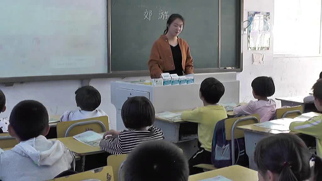 1.人音版音乐（吴斌主编）二下《春风》安徽省市一等奖