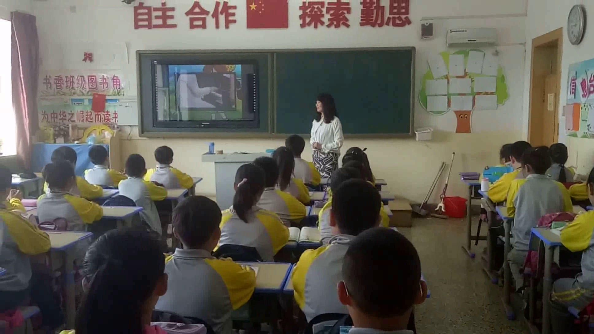 1.人音版音乐（吴斌主编）五下《编花篮》吉林省市一等奖