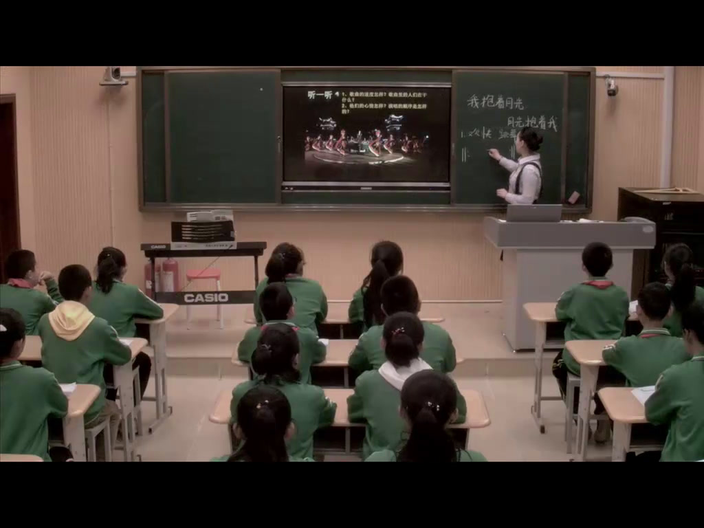 1.人音版音乐（吴斌主编）六下《我抱着月光，月光抱着我》新疆市一等奖