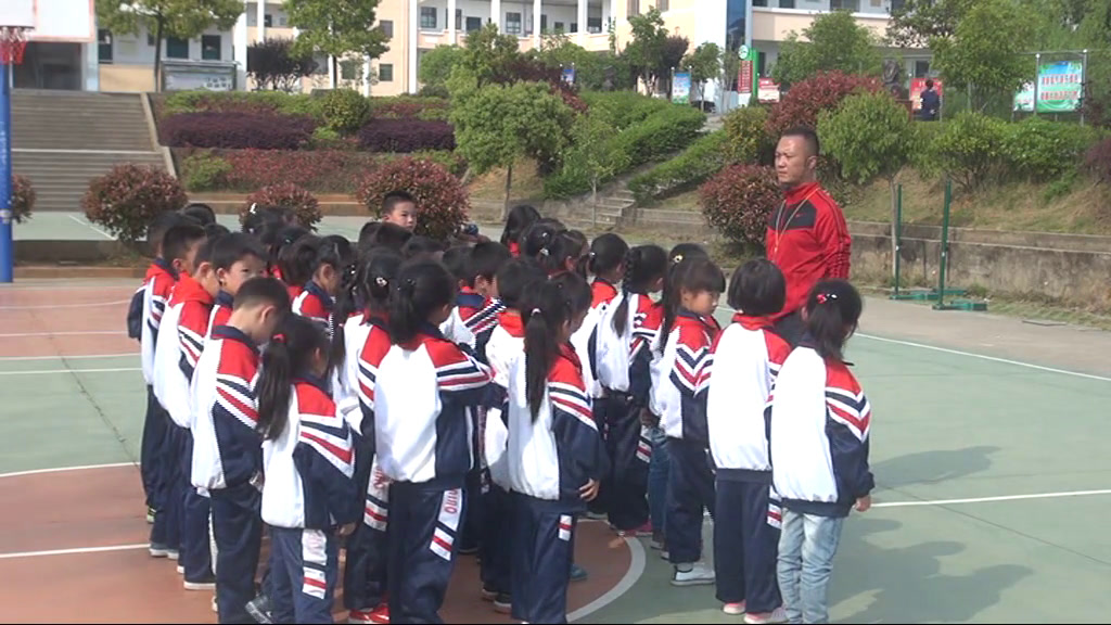 2.人教2011版体育与健康一至二年级《1.自然走与游戏》江西省省一等奖