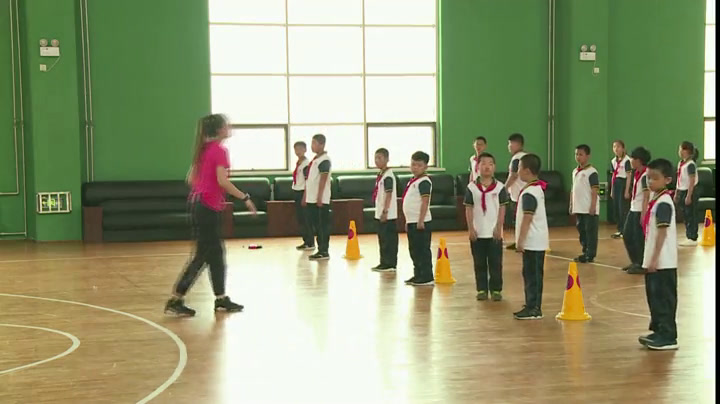 1.人教2011版体育与健康一至二年级《7.500米走跑交替与游戏》天津市省一等奖