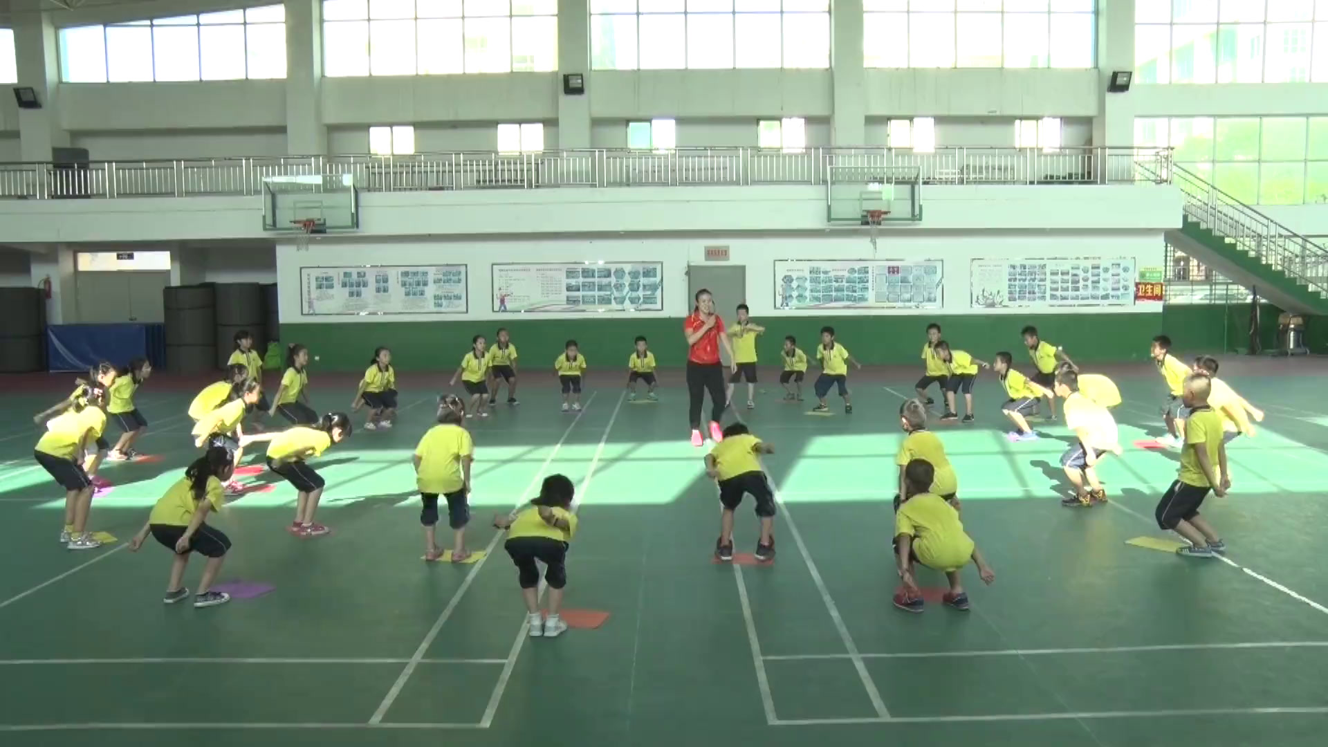 2.人教2011版体育与健康一至二年级《7.立定跳远练习与游戏》全国一等奖
