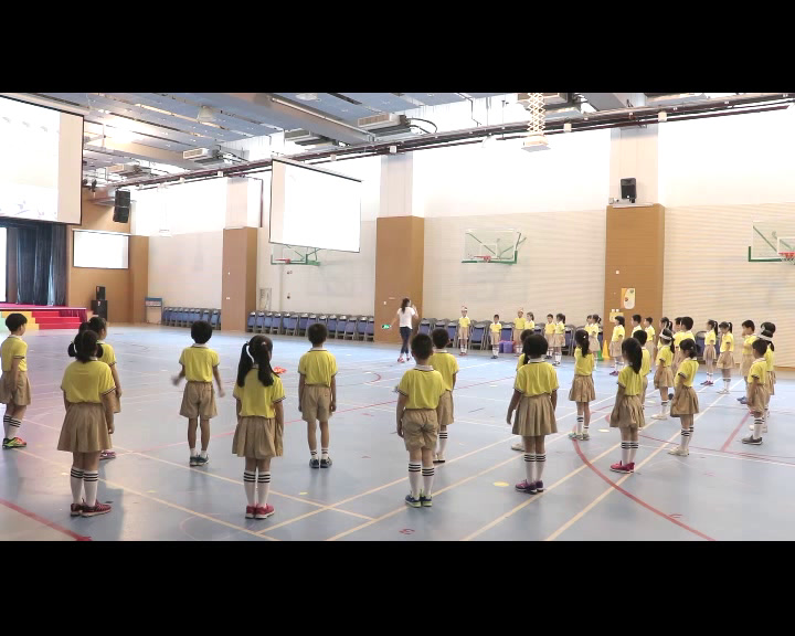 人教2011版体育与健康一至二年级《3．在音乐或其他音响伴奏下行进间练习》福建省省一等奖