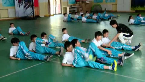 1.人教2011版体育与健康一至二年级《2.基本步型与基本腿法》全国一等奖