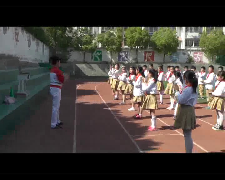 1.人教2011版体育与健康一至二年级《6.模仿走与游戏》安徽省省一等奖
