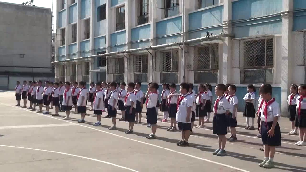 2.人教2011版体育与健康一至二年级《4.往返接力跑与游戏》甘肃省市一等奖