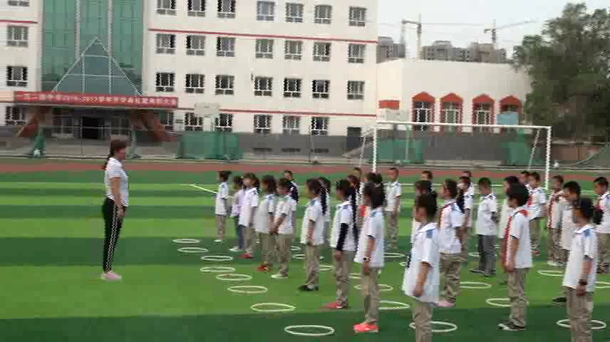 2.人教2011版体育与健康一至二年级《5.跳单、双圈与游戏》建设兵团省一等奖
