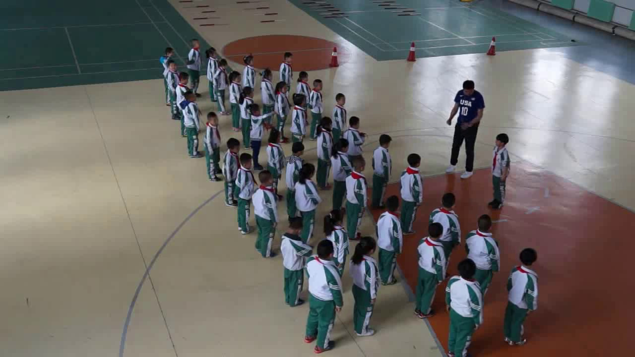 人教2011版体育与健康一至二年级《1.原地摆臂练习及自然直线快速跑与游戏》吉林省省一等奖