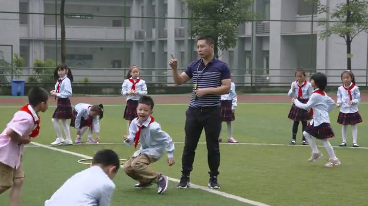 人教2011版体育与健康一至二年级《1.各种方式的抛接轻物与游戏》重庆市省一等奖