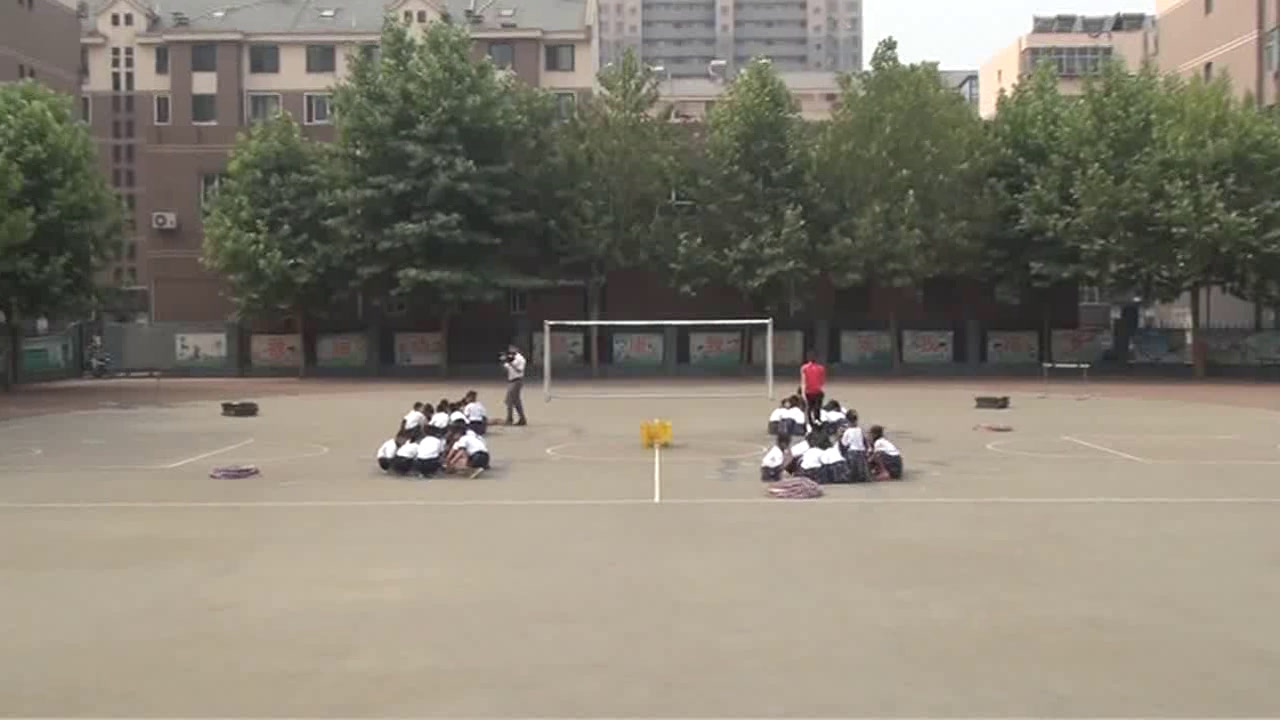1.人教2011版体育与健康一至二年级《1．队列和体操队形》河北省省一等奖