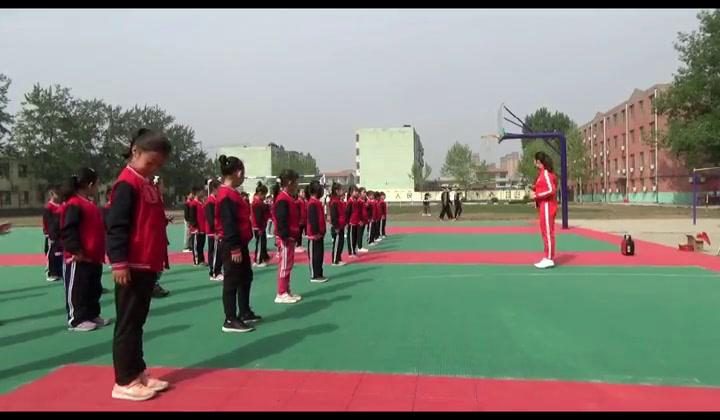 1.人教2011版体育与健康一至二年级《4.跳皮筋》河北省市一等奖