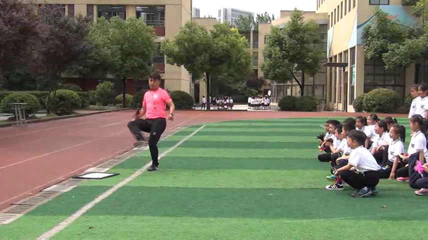1.人教2011版体育与健康一至二年级《3.踢毽子》安徽省省一等奖