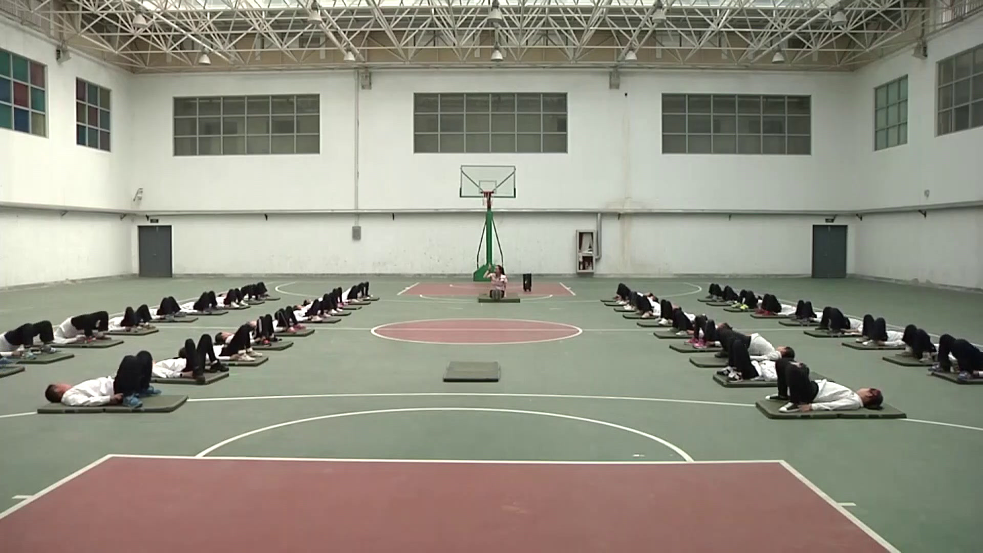 人教2011版体育与健康一至二年级《9.仰卧推起成“桥”及体能练习》江苏省省一等奖
