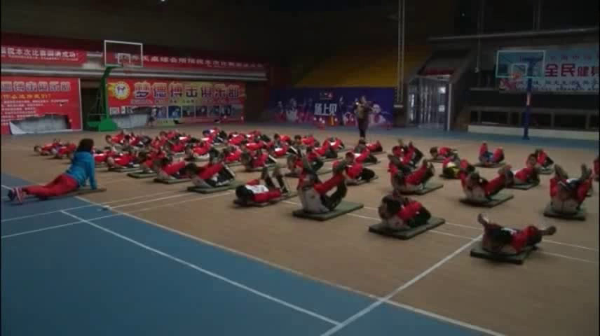 人教2011版体育与健康一至二年级《8.有人扶持的仰卧推起成“桥”及体能练习》山西省省一等奖