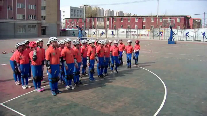 2.人教2011版体育与健康一至二年级《1.平行站立与踏步》辽宁省市一等奖