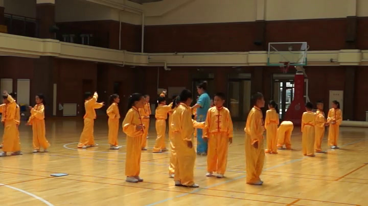人教2011版体育与健康一至二年级《2.武术健身操《旭日东升》第四、五节》辽宁省市一等奖