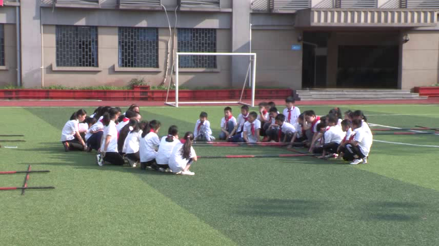 2.人教2011版体育与健康三至四年级《8.竹竿舞》重庆市省一等奖
