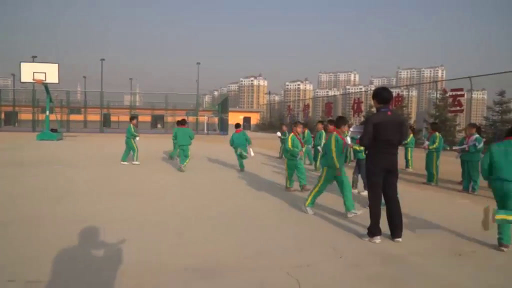 2.人教2011版体育与健康三至四年级《第三节投掷》甘肃省省一等奖