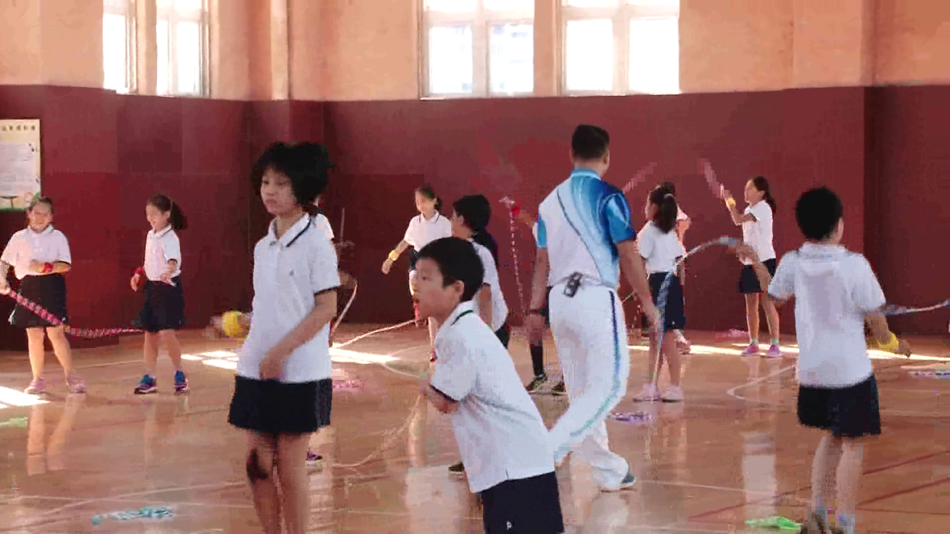 1.人教2011版体育与健康三至四年级《第二节跳跃》广东省省一等奖