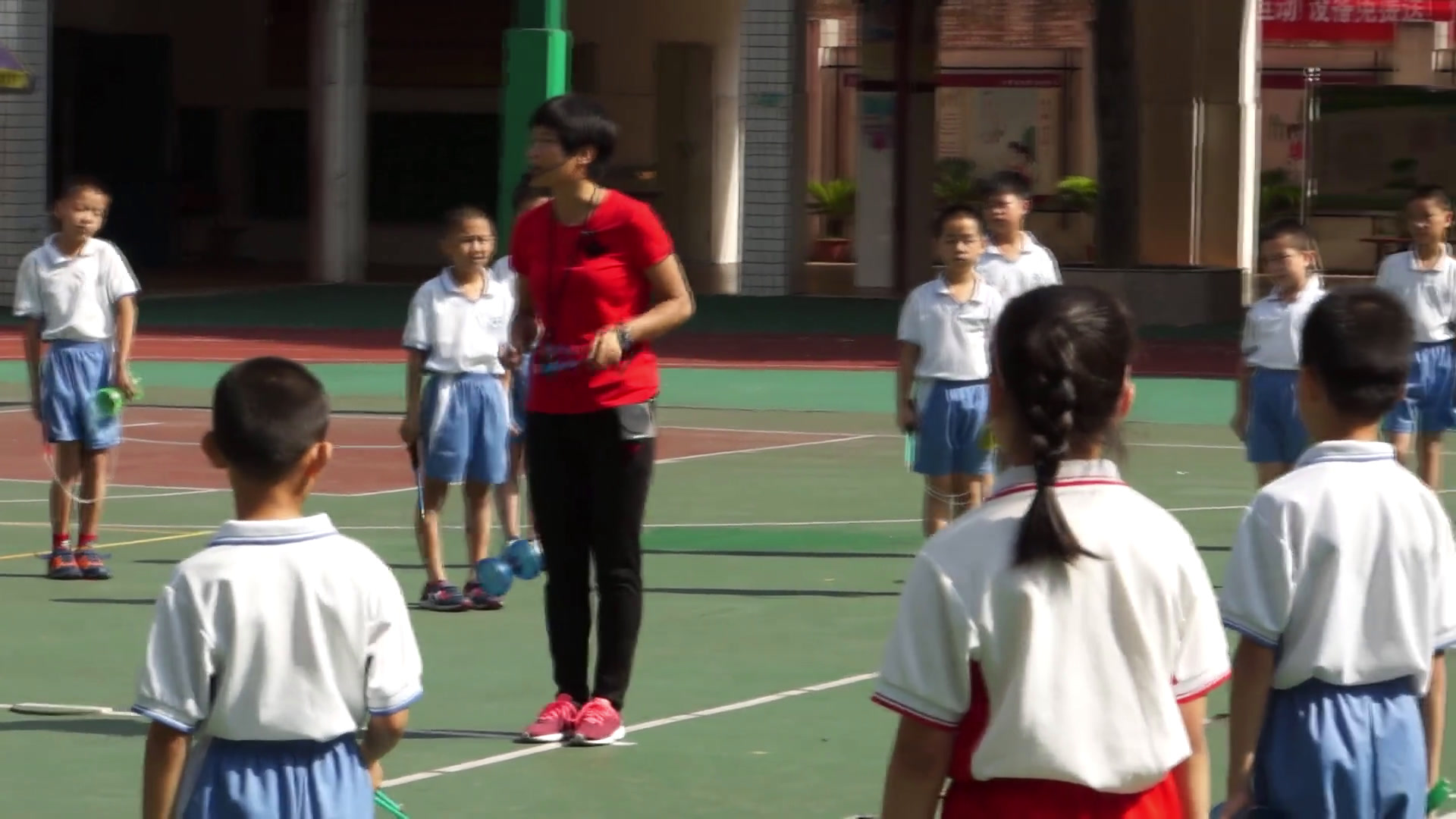 2.人教2011版体育与健康三至四年级《2.抖空竹》全国一等奖