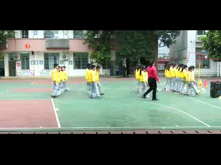 1.人教2011版体育与健康三至四年级《2.正手发球和反手发球》广西省一等奖