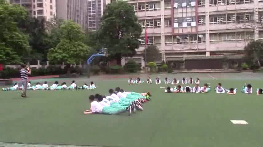 人教2011版体育与健康三至四年级《4.发展后滚翻能力�…》广东省方市一等奖