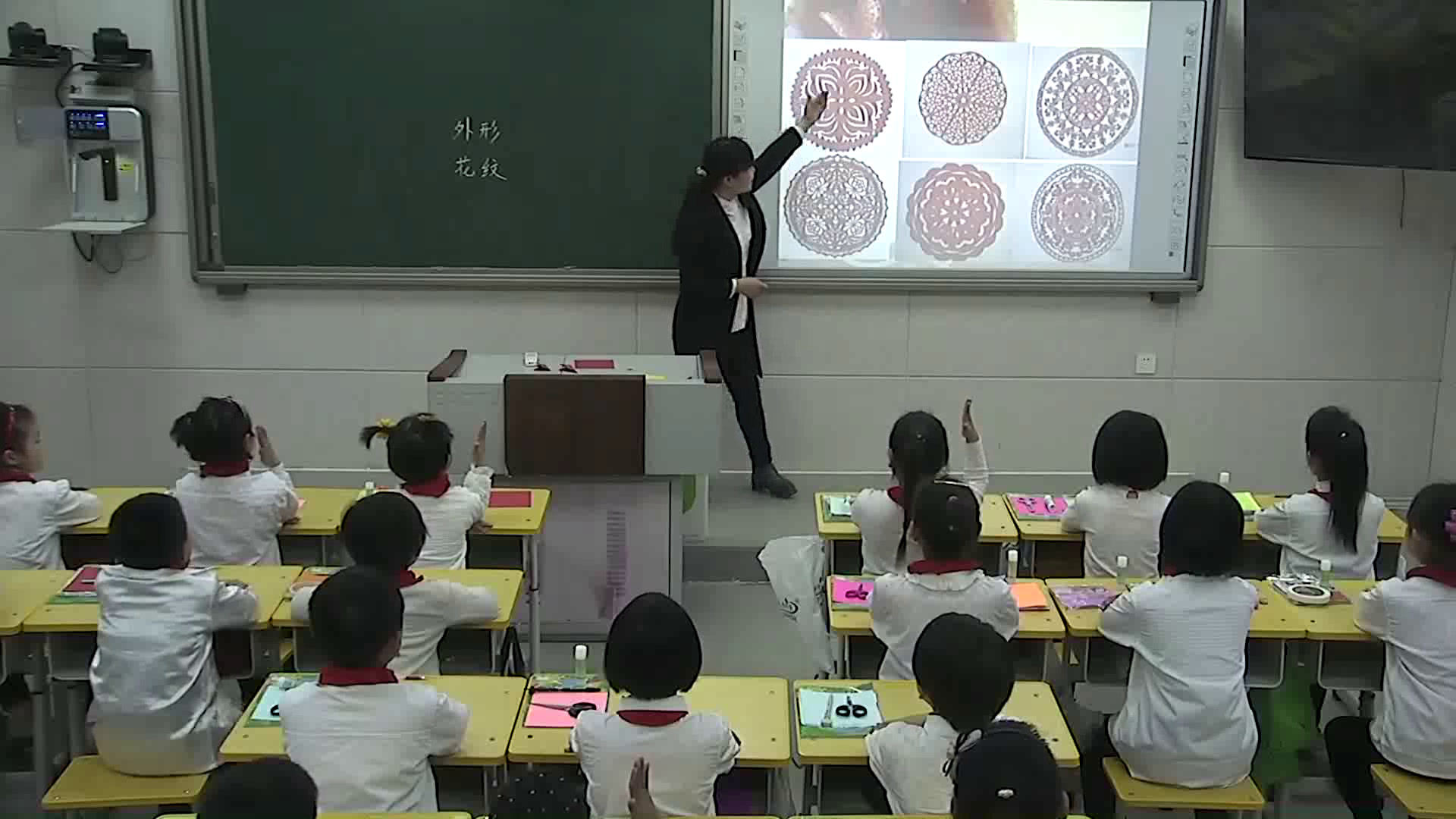 人美2011版美术二上《第18课节日的装饰》河南老师-县级优课