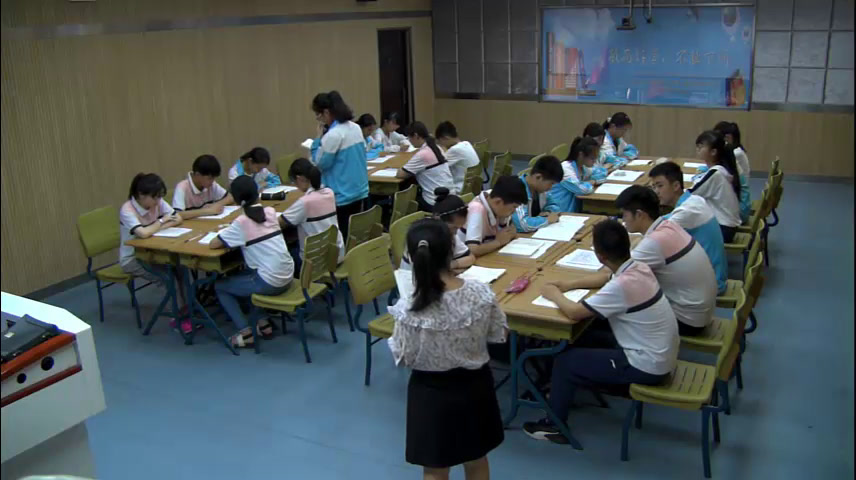 人教版初中语文八上《采桑子（轻舟短棹，》安徽张老师-市一等奖