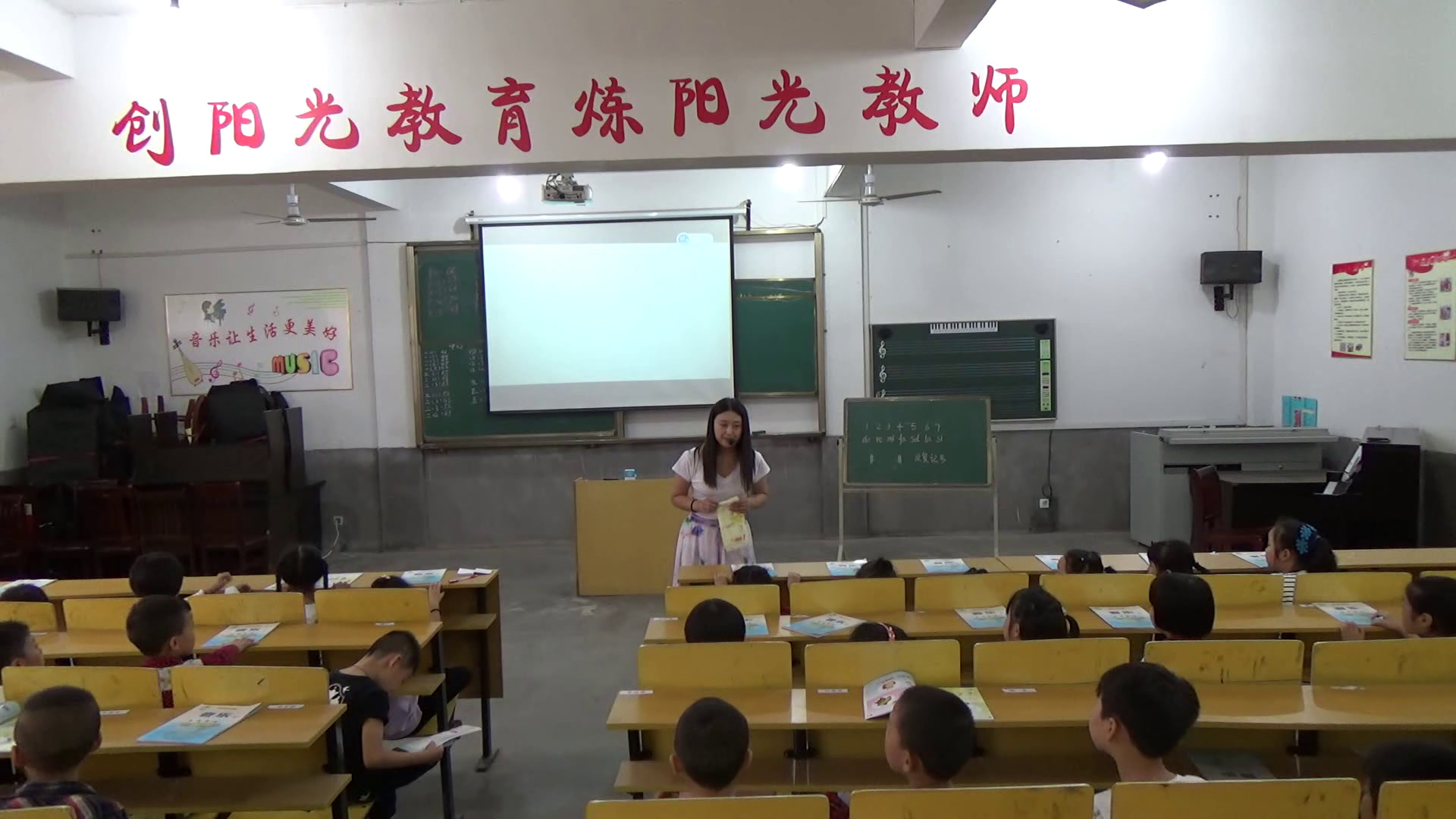 人音版音乐一上《演唱洗手绢》江西刘老师-县级优课