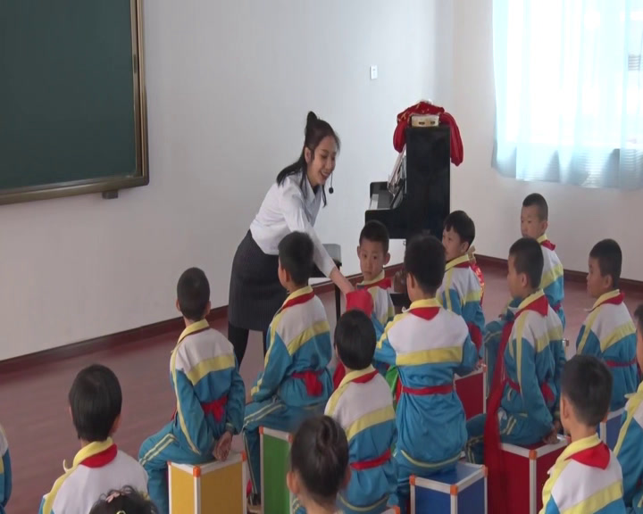 人音版音乐二上《演唱小拜年》吉林王老师-市一等奖